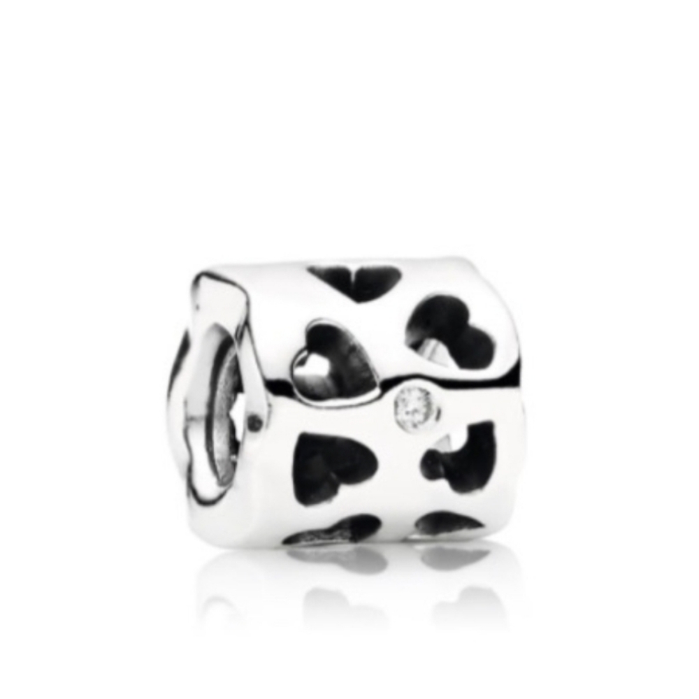 Pandora tunneled love charm